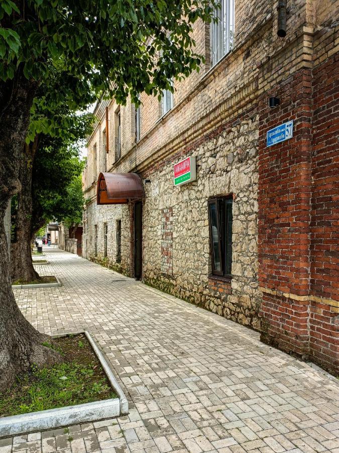 Мини-Отель В Центре Сухума - Аиааира Sukhumi Esterno foto
